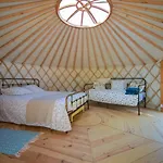 Les Yourtes De Provence Bed & Breakfast *
