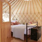 Les Yourtes De Provence Bed & Breakfast