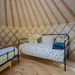 Les Yourtes De Provence Bed & Breakfast