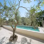 Les Yourtes De Provence Bed & Breakfast
