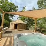 Bed & Breakfast Les Yourtes De Provence