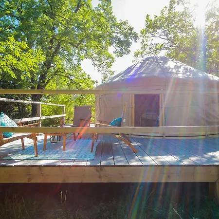 לינה וארוחת בוקר Les Yourtes De Provence *