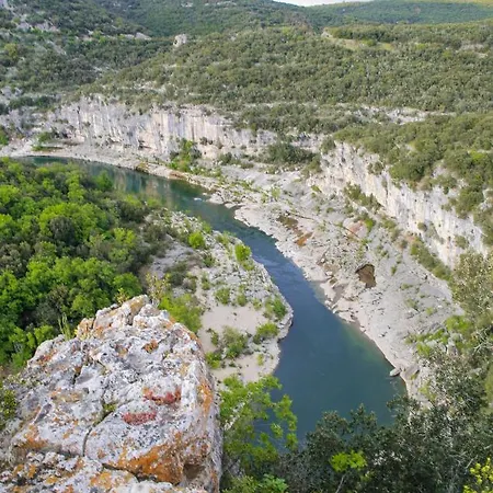 Les Yourtes De Provence לינה וארוחת בוקר *