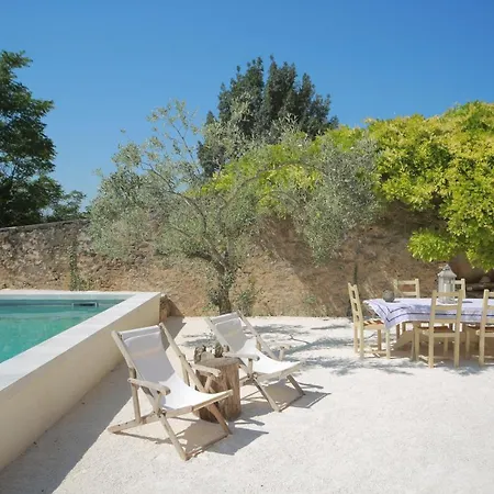 Les Yourtes De Provence לינה וארוחת בוקר *