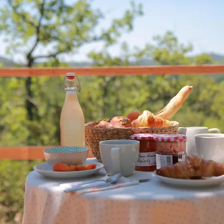 Les Yourtes De Provence לינה וארוחת בוקר *