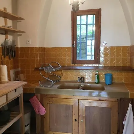 לינה וארוחת בוקר Les Yourtes De Provence Saint-Paulet-de-Caisson