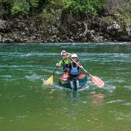 Les Yourtes De Provence לינה וארוחת בוקר *