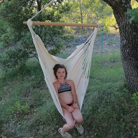 Les Yourtes De Provence לינה וארוחת בוקר