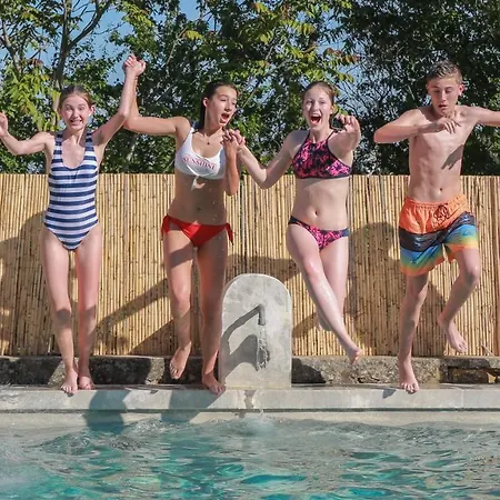 Les Yourtes De Provence לינה וארוחת בוקר