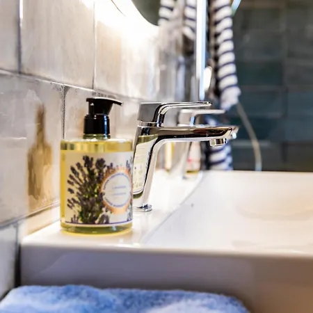 Les Yourtes De Provence Bed & Breakfast *
