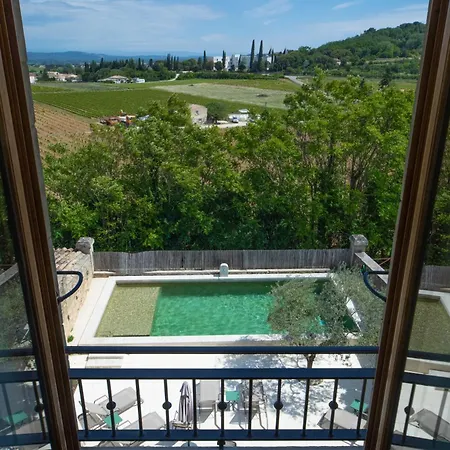 Les Yourtes De Provence Bed and Breakfast