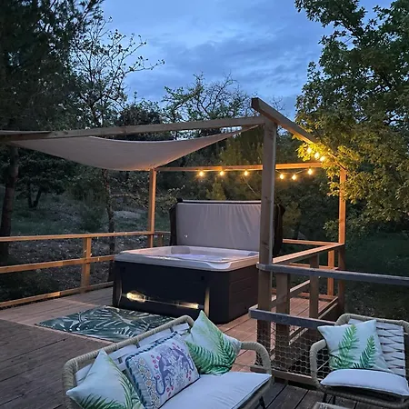 Bed and Breakfast Les Yourtes De Provence *
