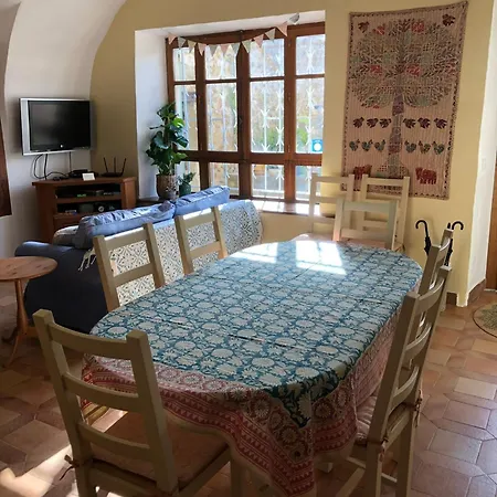Les Yourtes De Provence Bed and Breakfast