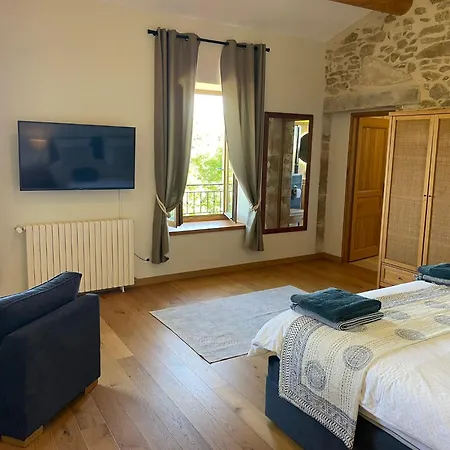 Les Yourtes De Provence Bed and Breakfast *