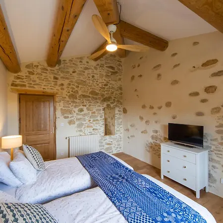 Les Yourtes De Provence Bed and Breakfast *