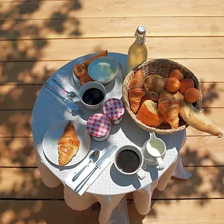 Les Yourtes De Provence Bed and breakfast