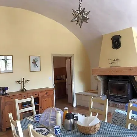 Les Yourtes De Provence Bed & Breakfast *