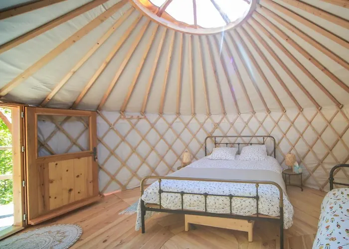 Bed and Breakfast Les Yourtes De Provence *