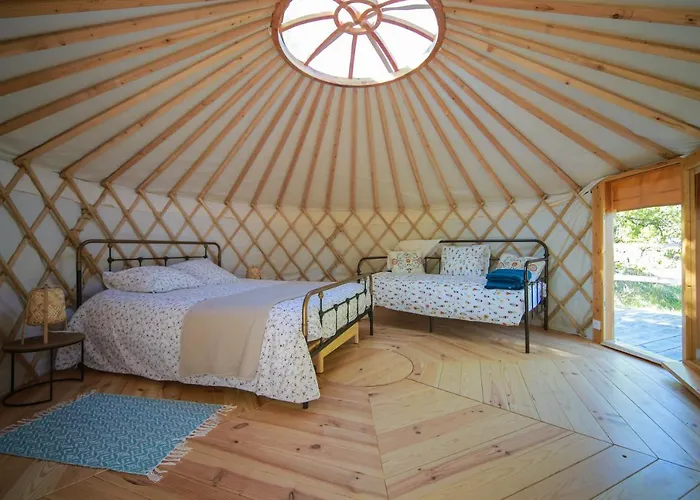 Les Yourtes De Provence Bed and Breakfast *