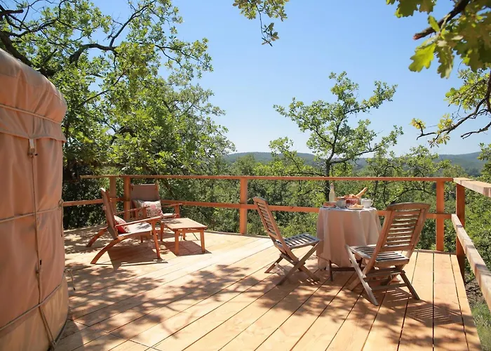 Les Yourtes De Provence Bed and Breakfast *
