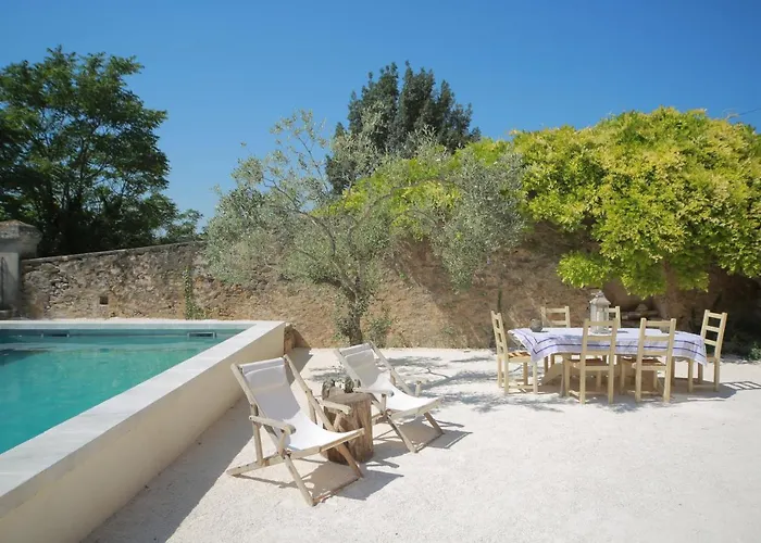 Les Yourtes De Provence Bed and Breakfast *