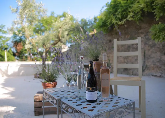 Les Yourtes De Provence Bed and Breakfast *
