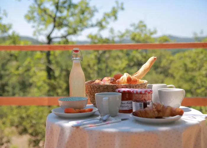 Les Yourtes De Provence Bed and Breakfast *