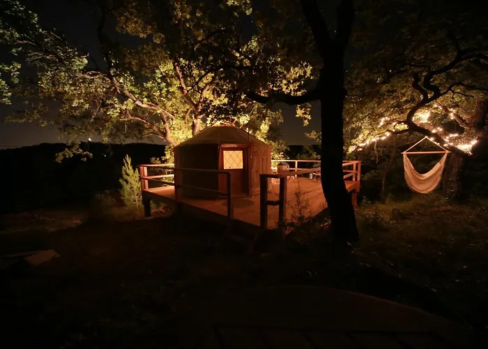 Les Yourtes De Provence Bed and Breakfast *