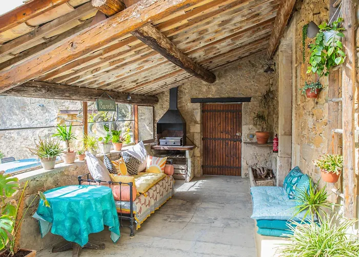 Les Yourtes De Provence Bed and Breakfast *