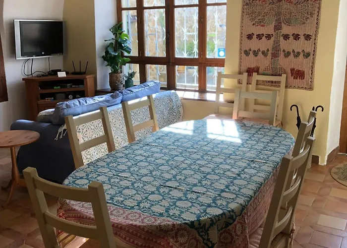 Les Yourtes De Provence Bed and Breakfast