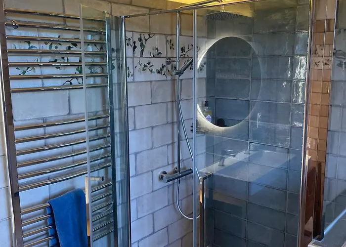 Les Yourtes De Provence Bed and Breakfast *