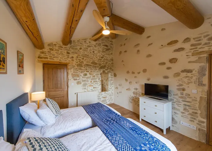 Les Yourtes De Provence Bed and Breakfast *